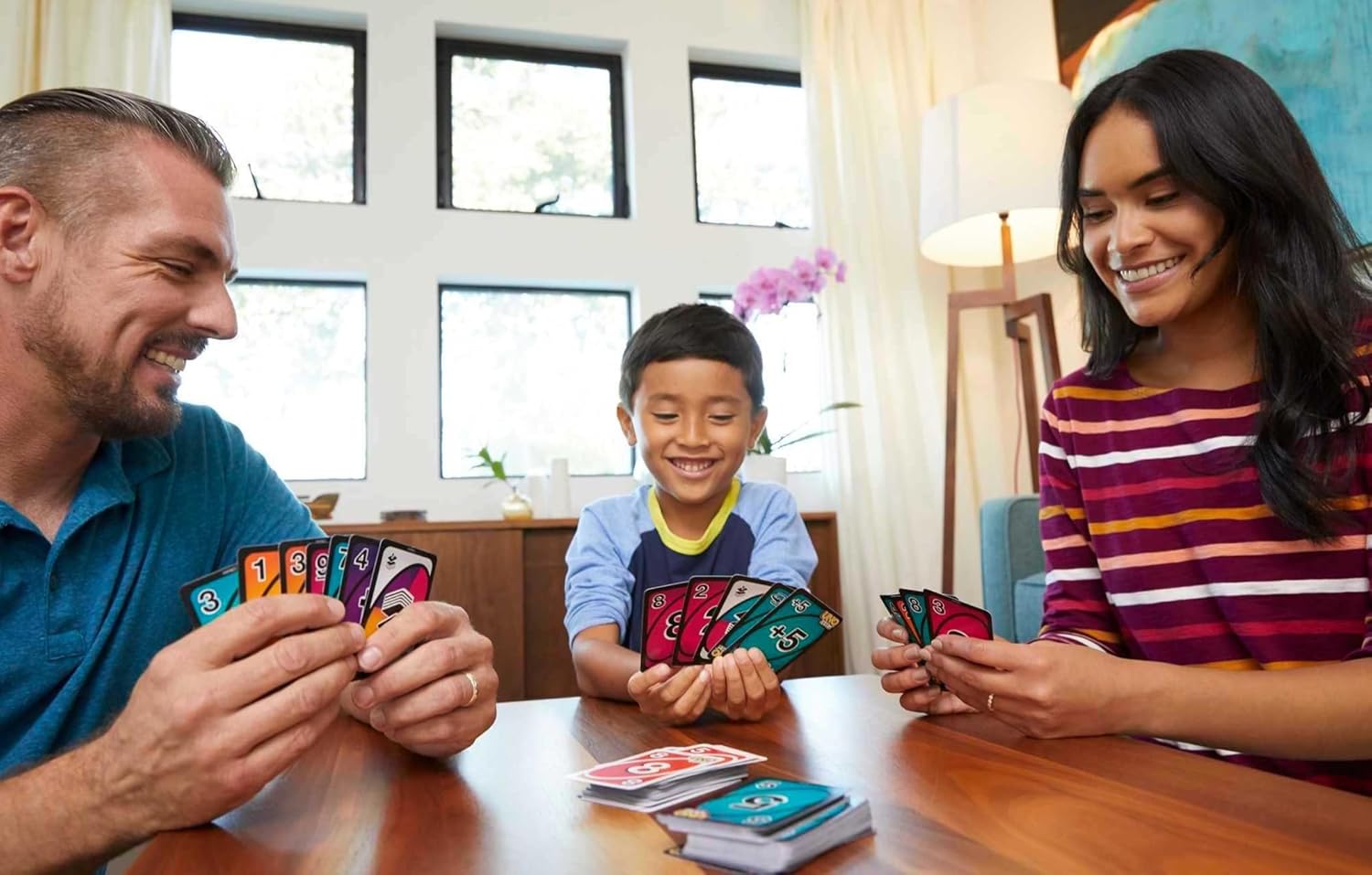 UNO FLIP! Card Game in Storage & Travel Tin